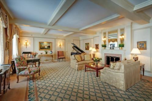 Enjoy Vladimir Horowitz's very own baby grand piano in the living room of the Presidential Suite honoring his namesake.