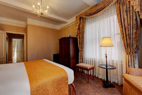 Deluxe King Room at the Hotel Elysee are approximately 300 square feet