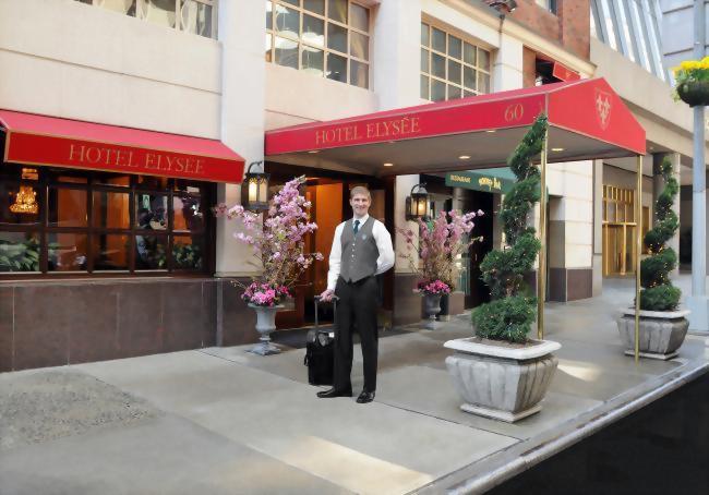 Bellman greeting guest at main entrance